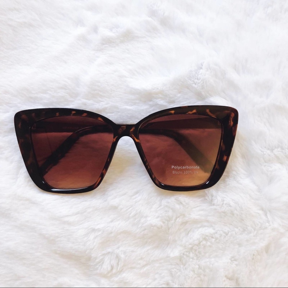 Hannah Tortoise Brown Oversized Cat Eye Sunglasses - Picture 11 of 12
